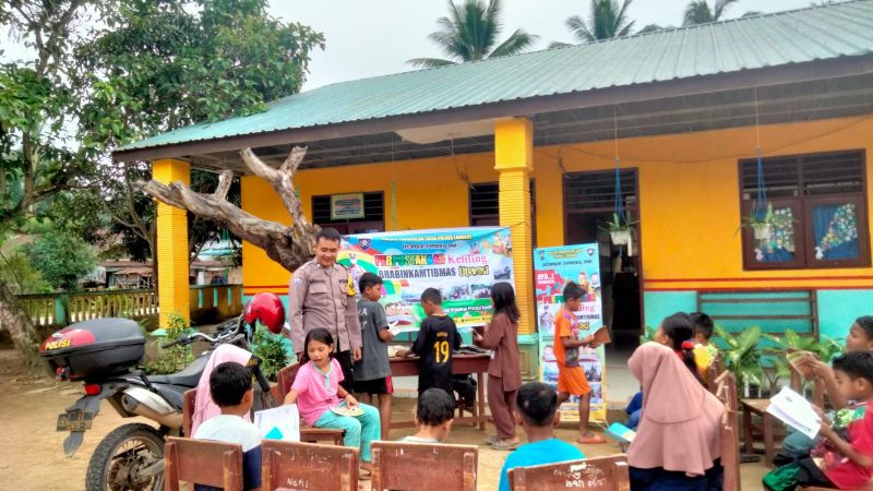 BRIPKA Rico Surya Ardana D, SH Dorong Literasi Dan Kedekatan Polisi Dengan Anak-Anak