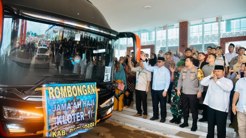 Pj. Bupati Nizhamul Lepas 249 Calon Jemaah Haji Asal Batu Bara Menuju Asrama Haji Medan