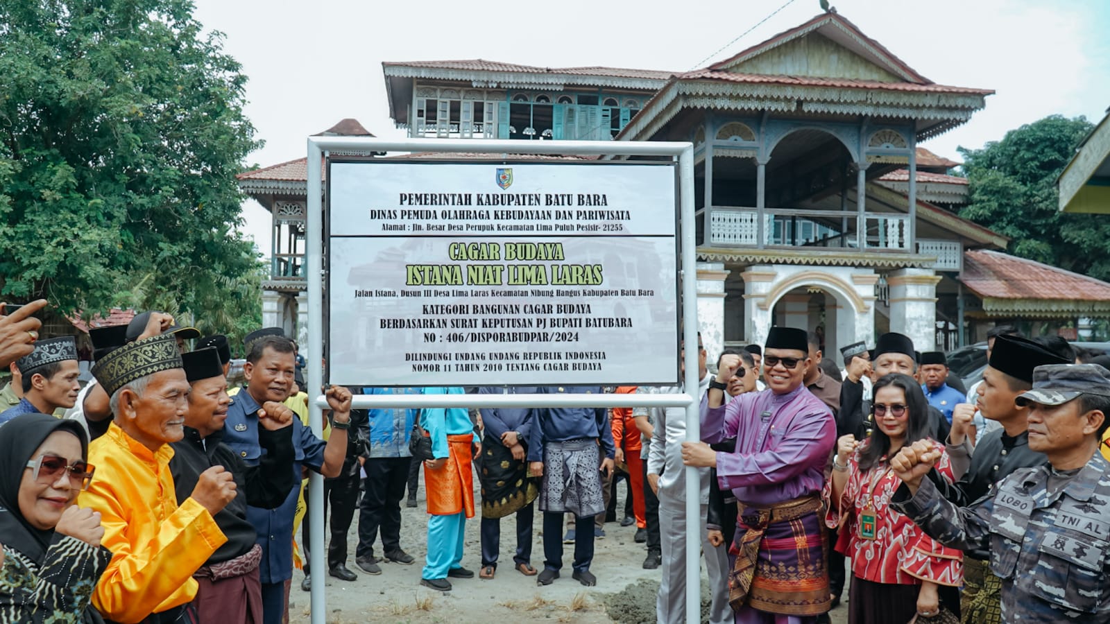 Resmi Jadi Cagar Budaya, Pj. Bupati Nizhamul Pasang Plang Istana Niat Lima Laras