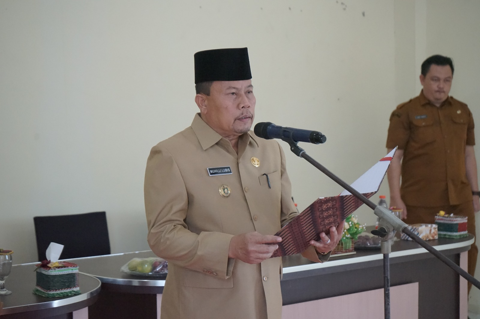 Bupati Asahan Lantik 2 Pejabat Administrator di Lingkungan Dinas Kependudukan dan Pencatatan Sipil Kabupaten Asahan