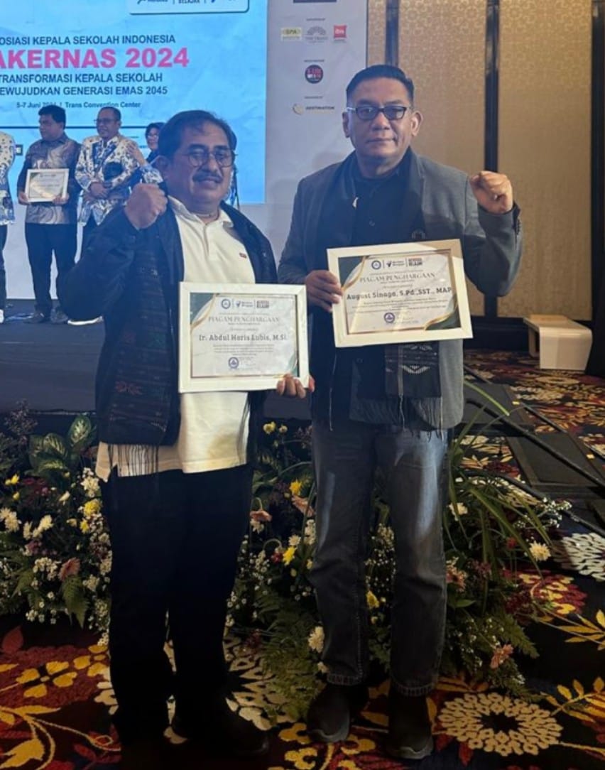 Kadis Pendidikan Sumut dan Kacabdis Wil I Raih Penghargaan di Rakernas AKSI 2024