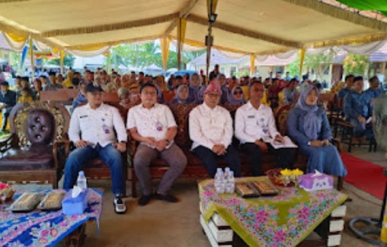 Kadisdikbud OI Berikan Apresiasi Panen Karya Kearifan Lokal Anak Didik SMPN 1 Pemulutan Selatan