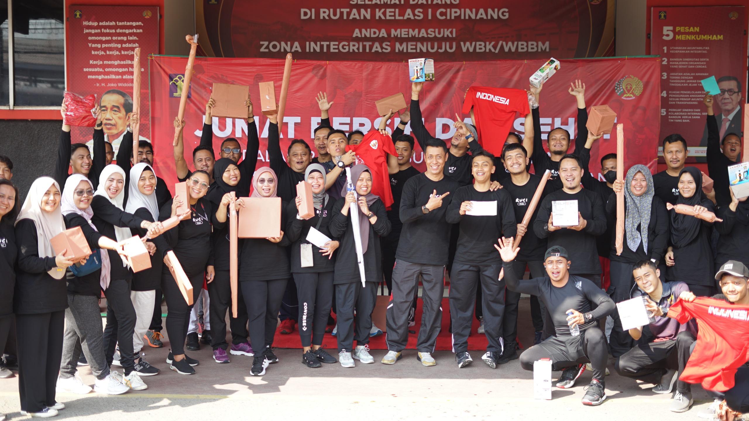 Full Senyum, Rutan Cipinang Laksanakan Jumat Bersih Dan Sehat