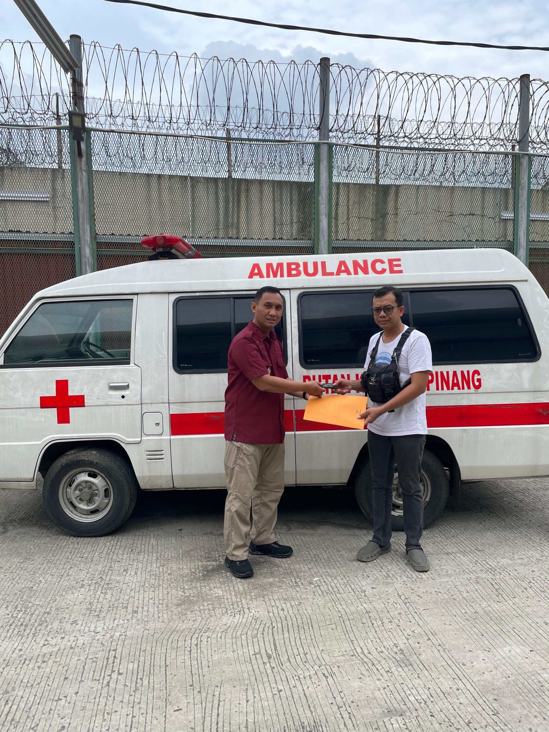 Rutan Cipinang Serah Terima Barang Milik Negara (BMN) Mobil Ambulance Kepada Pemenang Lelang