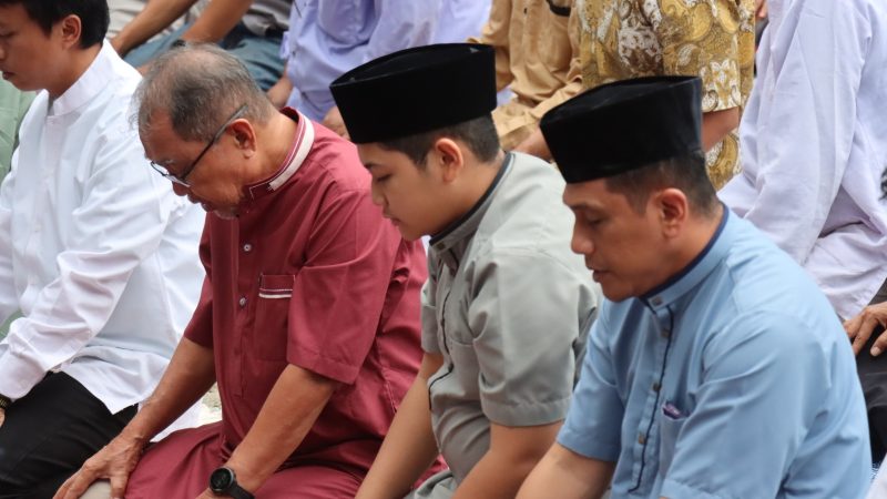 Kapolres Pematangsiantar Laksanakan Sholat Idul Adha 1445 H di Lapangan Adam Malik