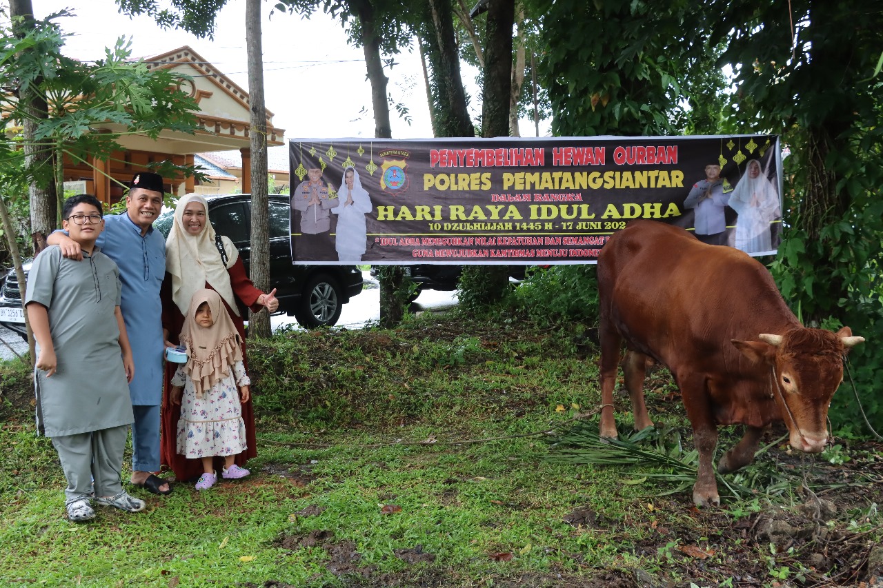 Polres Pematangsiantar Sembelih Lima Ekor Sapi Saat Idul Adha 1445 H