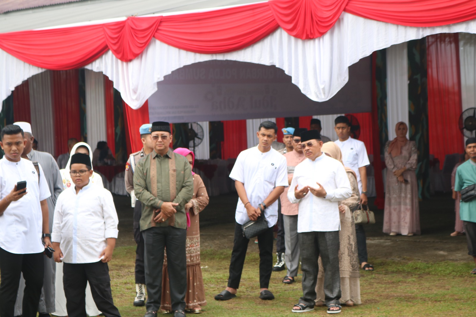 Polda Sumbar Berkurban 154 Sapi dan 19 Kambing, Kapolda serahkan 1 Ekor untuk PWI Sumbar