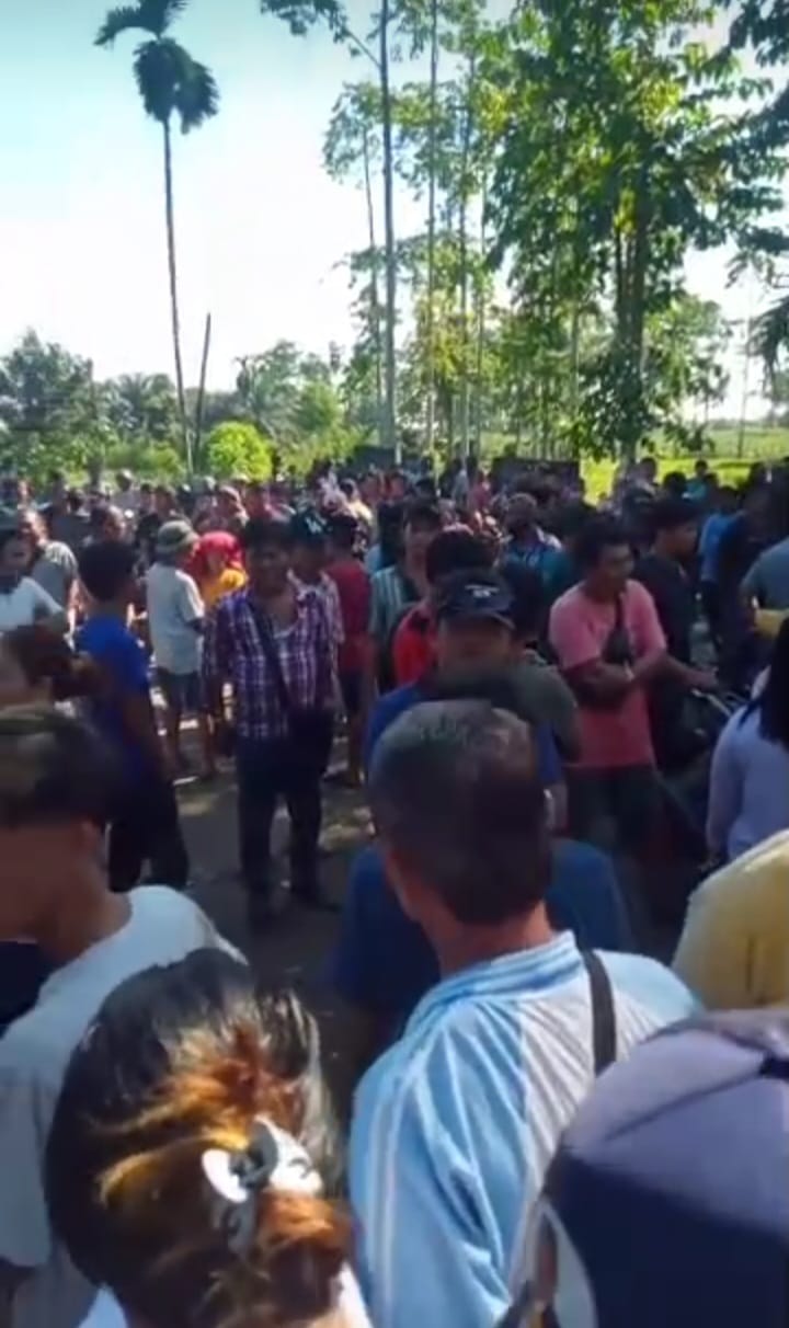 Ribuan Masyarakat Hadang Pengembang Yang Ingin Rebut Tanah Masyarakat di Selambo