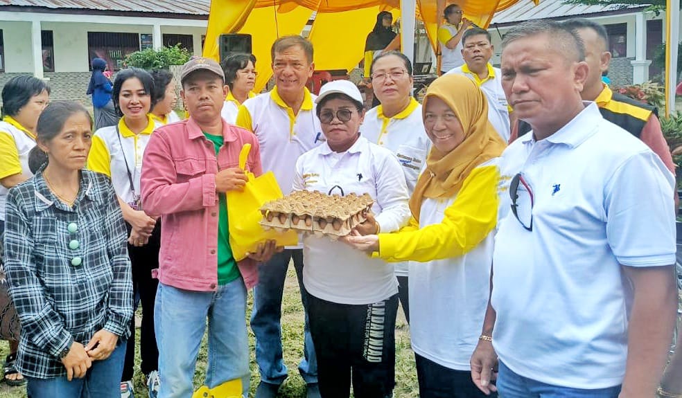 Ketua TP PKK dan Sekda Simalungun Bersama Masyarakat Kecamatan Tanah Jawa Laksanakan Giat Marharoan Bolon