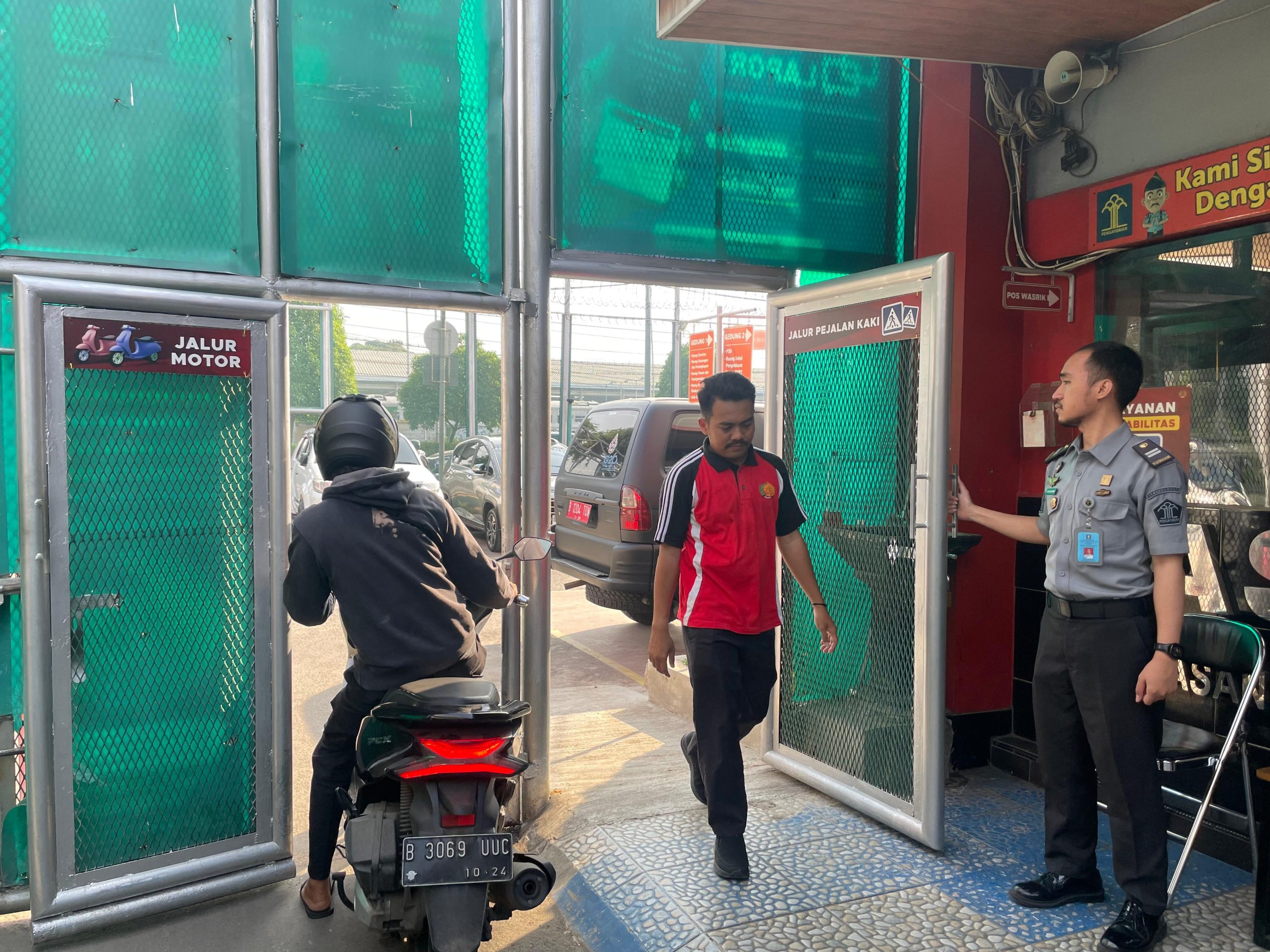 Tingkatkan Pelayanan Publik Dan Keamanan, Rutan Cipinang Pisahkan Akses Pintu Pejalan Kaki dan Motor