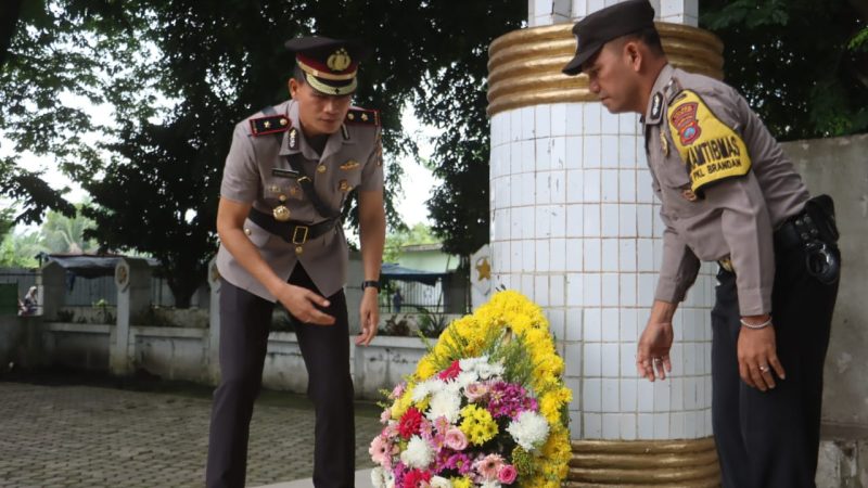 Sambut Hari Bhayangkara Ke-78 Wakapolres Langkat Pimpin Upacara Ziarah Makam Pahlawan