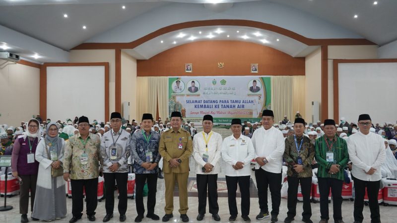Wakil Bupati Asahan Sambut Kepulangan Jamaah Haji Kloter 1