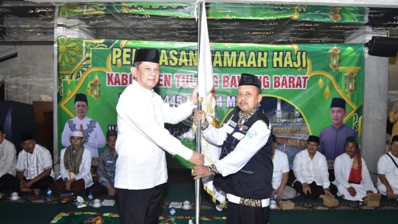 Pj Bupati M. Firsada Lepas Jama’ah Calon Haji Tubaba Tahun 1445 H/2024 M