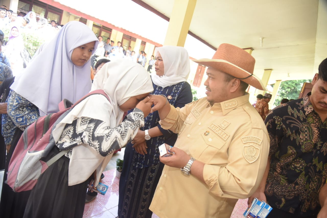 Wujud Kepedulian Pada Dunia Pendidikan, Bupati Tapsel Kunjungi SMPN 3 Garonggang