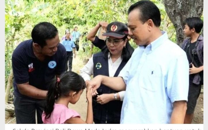 Serahkan Bantuan di Desa Bondalem Tejakula Buleleng, Pemprov Bali Beri Perhatian bagi Masyarakat 