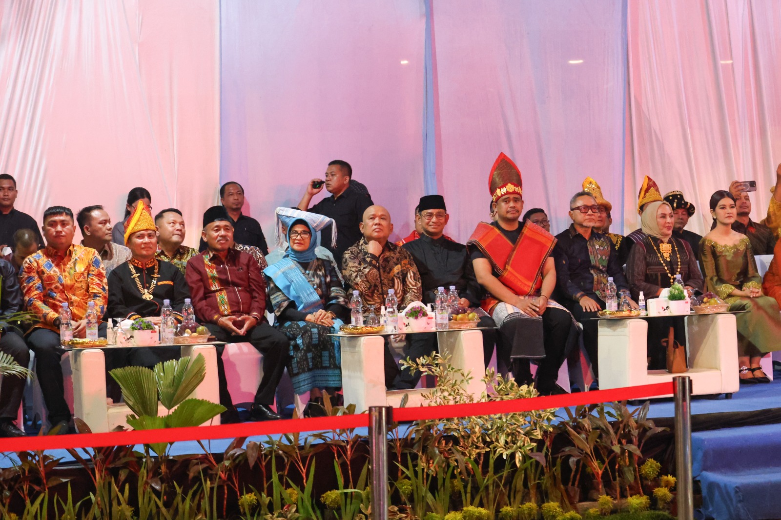 Wali Kota Pematangsiantar Hadiri Pawai Budaya Colorful Medan Night Carnival dalam Rangka Hari Jadi Kota Medan ke-434 Tahun