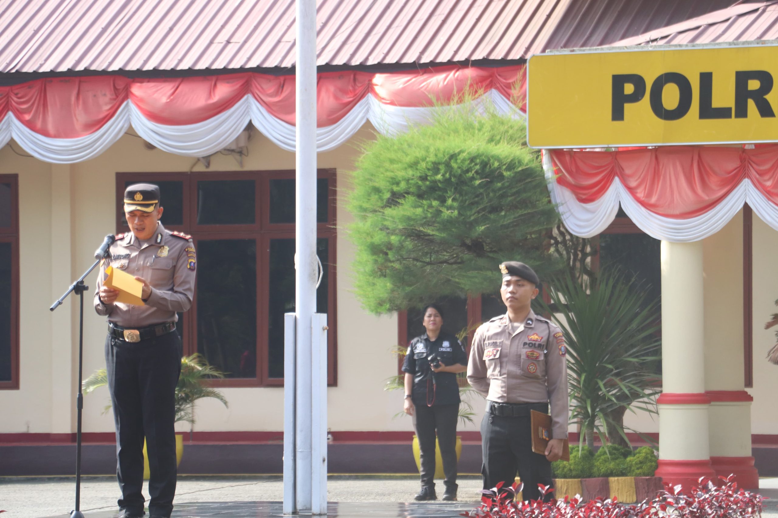 Wakapolres Langkat Pimpin Upacara Kenaikan Pangkat Personel