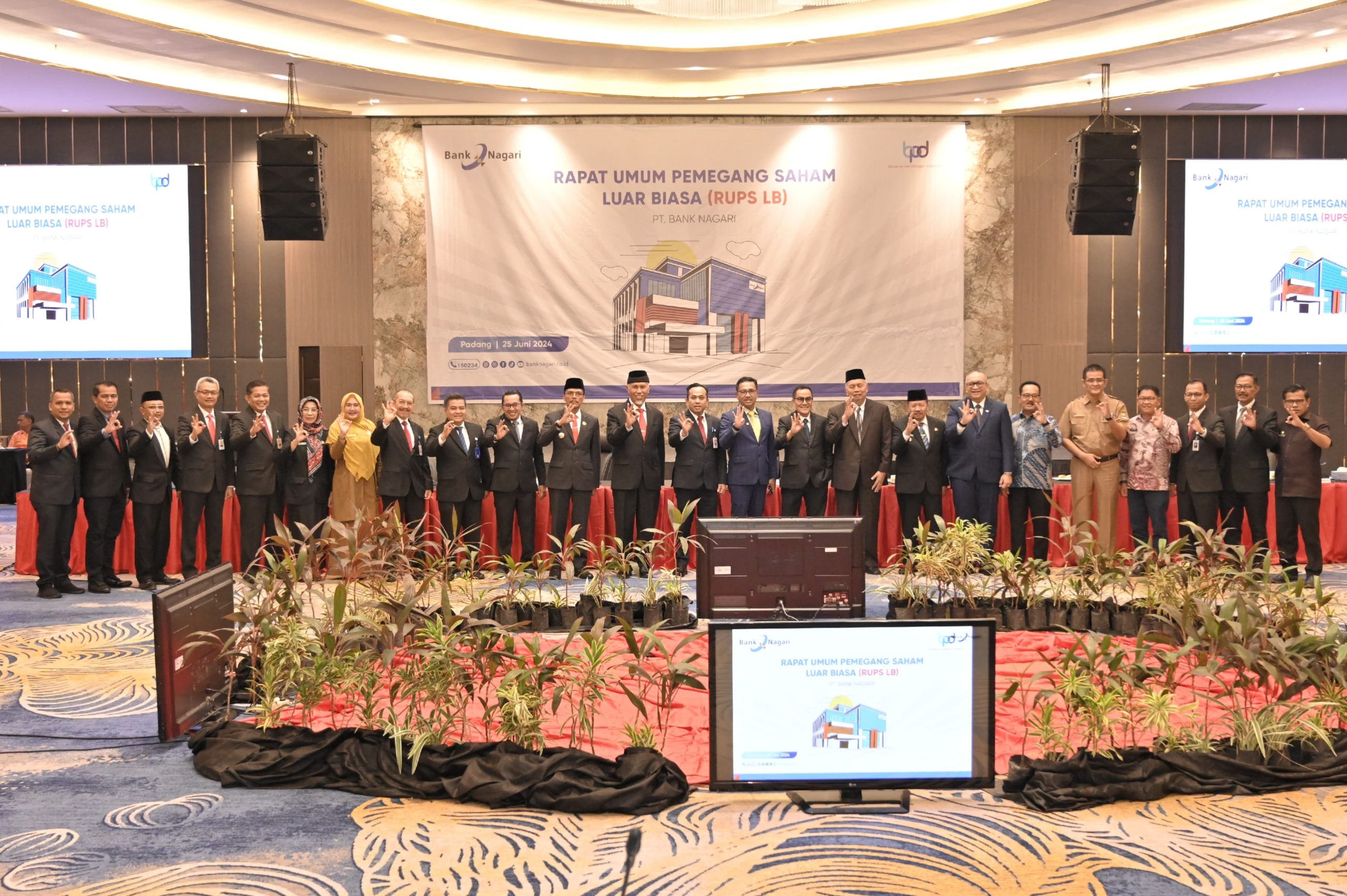 Direksi Bank Nagari Ditetapkan, Ini Harapan Bupati Safaruddin