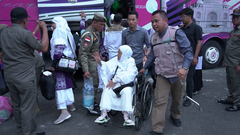 Bupati Asahan Sambut Kepulangan Jamaah Haji Kloter 14 Kabupaten Asahan