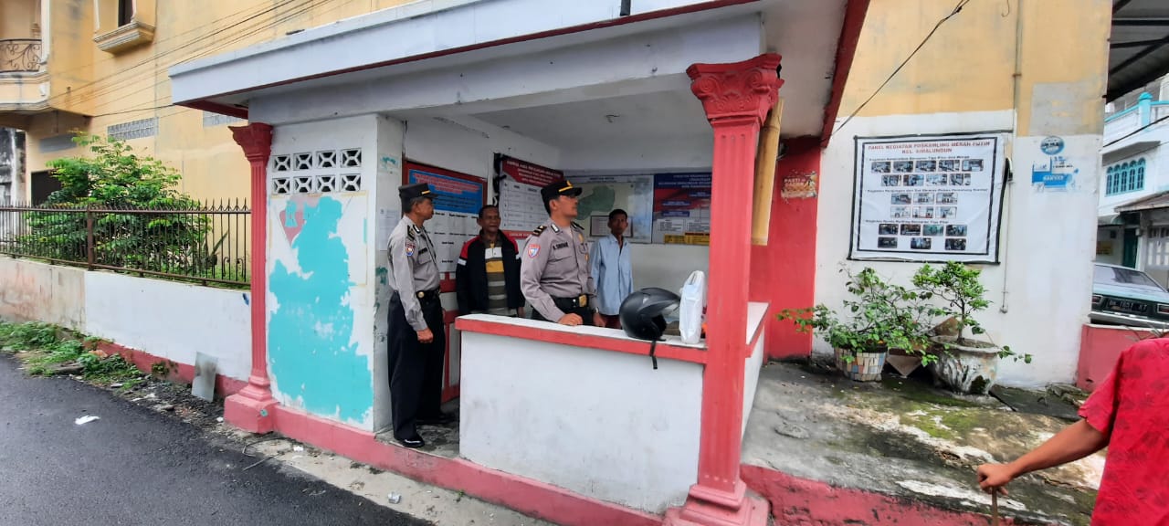 Sat Binmas Polres Pematangsiantar Sambang Kamtibmas di Pos Kamling Sampaikan Tingkatkan Kewaspadaan