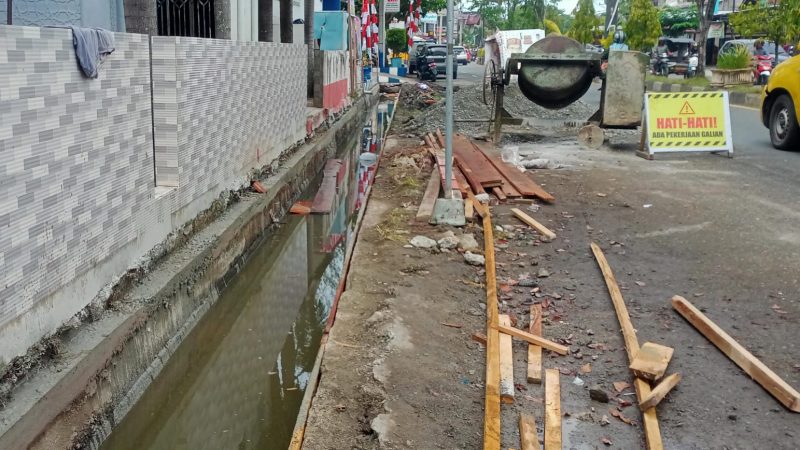 PUPR Aceh barat Dilakukan untuk Memperlancar saluran Air buangan ke muara Sungai