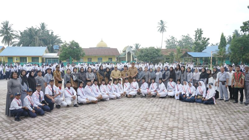 Asisten Administrasi Umun Pimpin Upacara MPLS