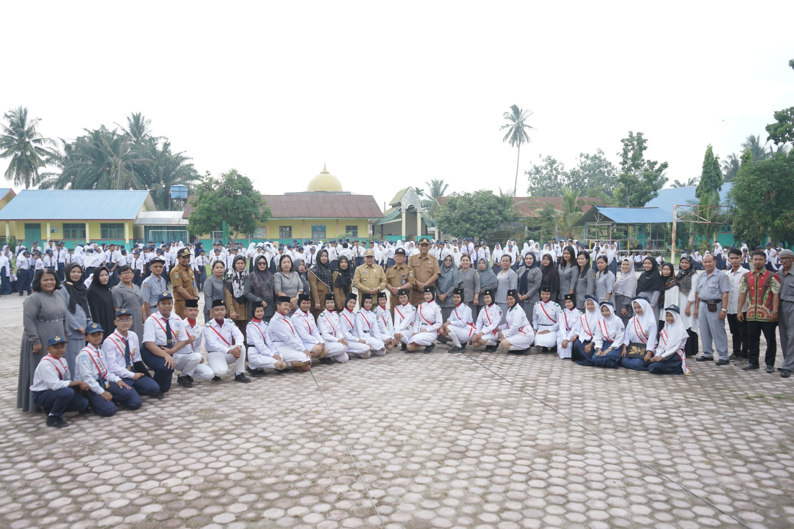 Asisten Administrasi Umun Pimpin Upacara MPLS