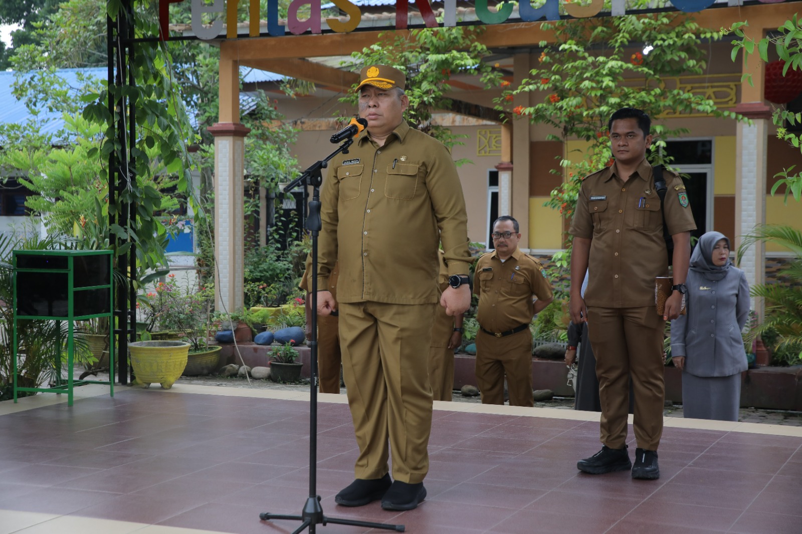Pelaksana Harian Sekretaris Daerah Kabupaten Asahan Jadi Pembina Apel Di UPTD SMP Negeri I Kisaran