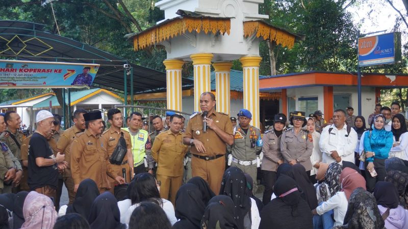 Pj Bupati Langkat Menemui Sekaligus Mendengarkan Keluhan PESERTA AKSI DAMAI FORUM P3K Guru 2023 Kab. Langkat