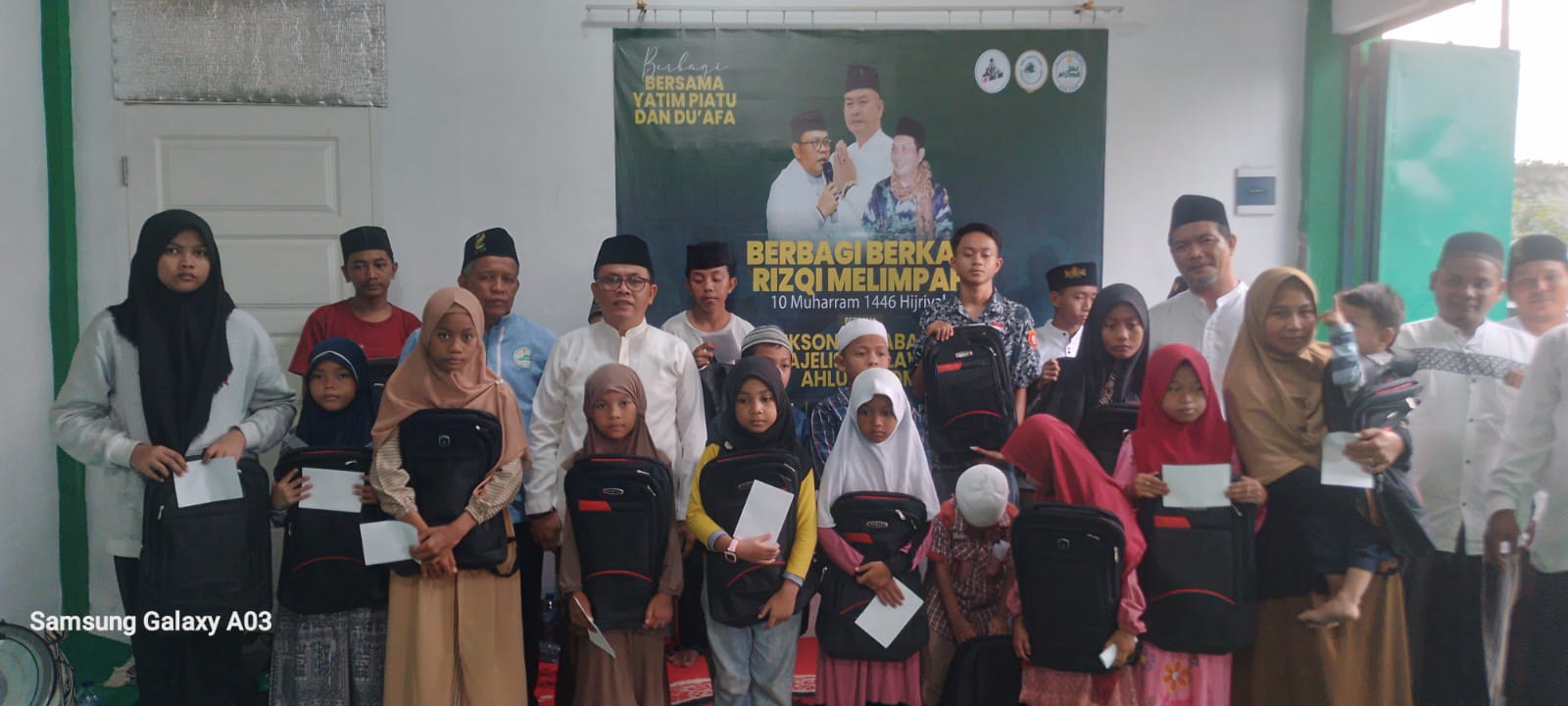 Nikson Nababan Bersama Majelis Sholawat Ahlul Kirom Santuni Yatim Piatu dan Dhuafa