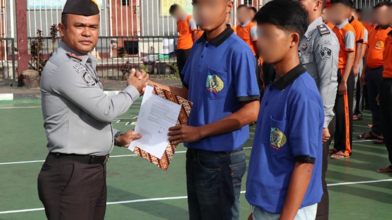 Berkah Hari Anak Nasional Tahun 2024, 2 orang Anak Binaan Rutan Kelas IIB Tarutung mendapatkan Pengurangan Masa Pidana