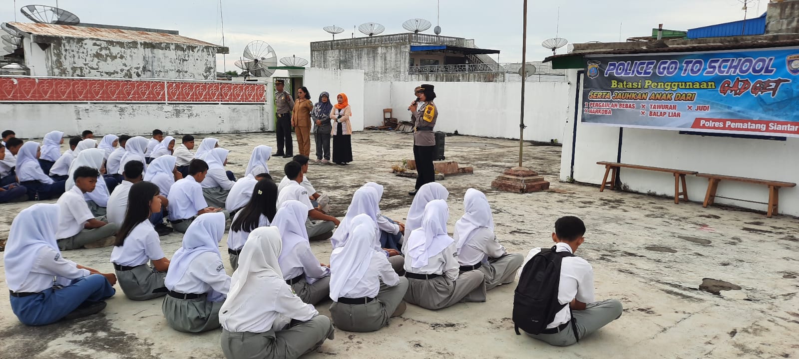 Police Go To School di SMA dan SMP Erlangga, Kasat Binmas Polres Pematangsiantar Sampaikan Kunci Kesuksesan