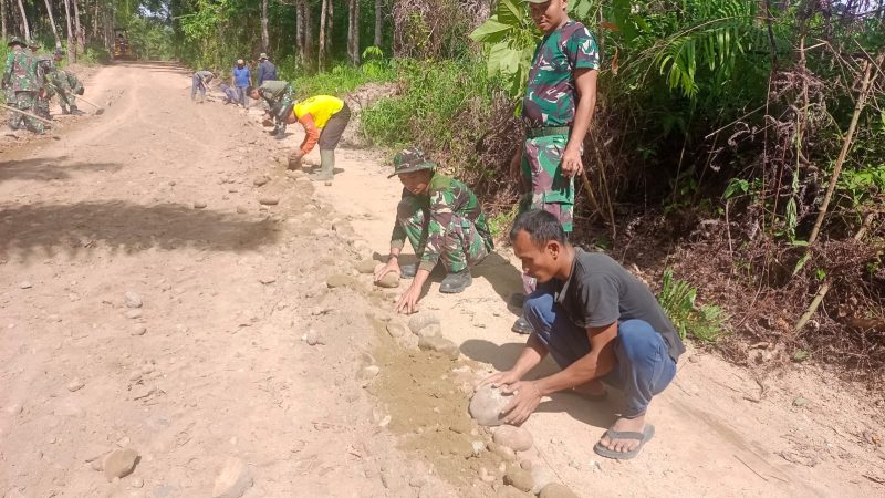 Manfaatkan Waktu, Satgas TMMD Kodim 0204/DS Terus Mantapkan Kualitas Jalan 3,4 Km