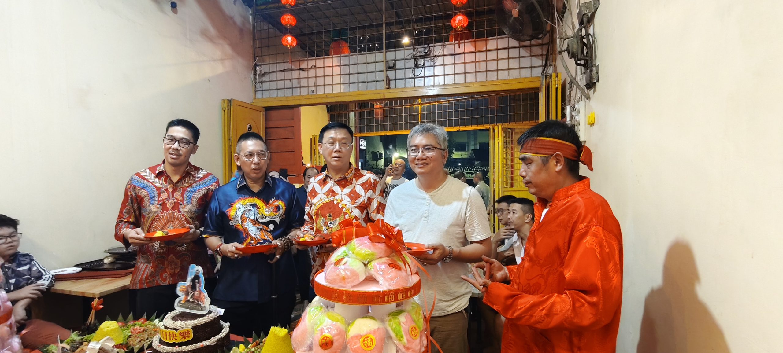 Ketua DPRD Medan dan Ketua Permabudhi Sumut Hadiri Acara Apek Tio Thin Su