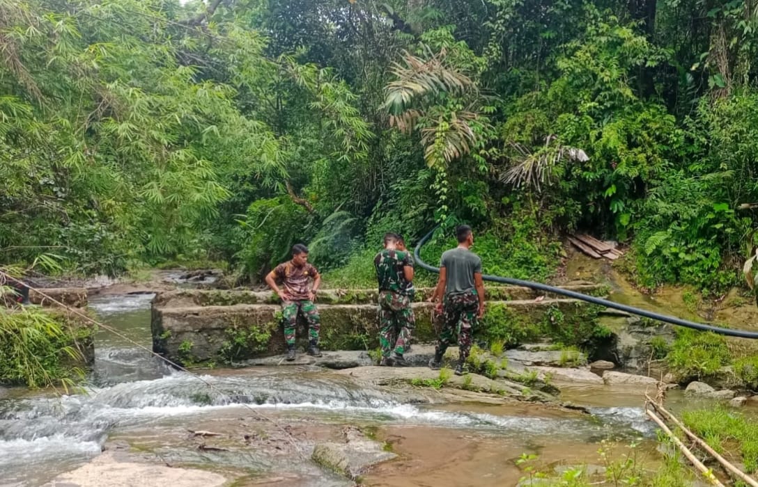 Pipa Air Sepanjang 800 Meter Sudah Digelar Satgas TMMD 121 Kodim 0204/DS