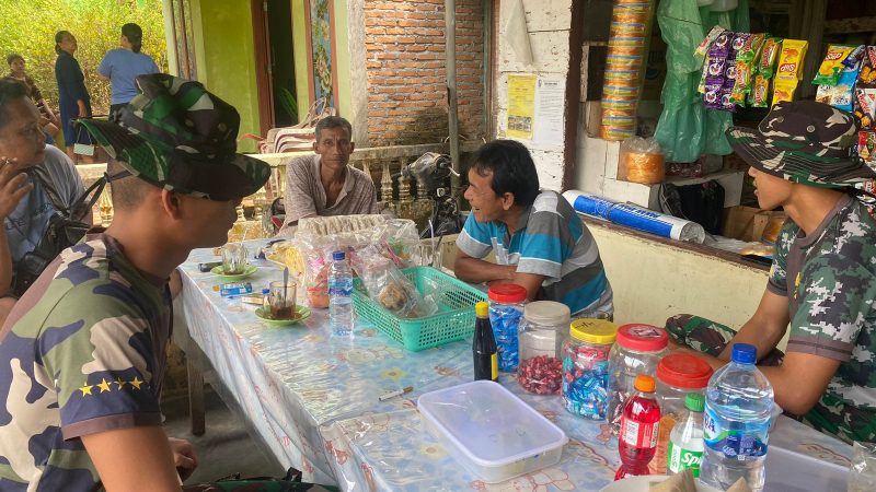 Dekati dan Rebut Hati Rakyat, Aktivitas Satgas TMMD 121 Kodim 0204/DS di Waktu Istirahat