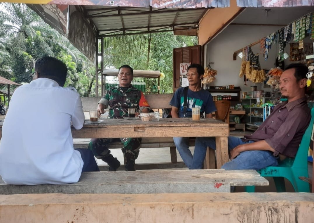 Implementasikan Binter, Satgas TMMD 121 Kodim 0204/DS Ajak Warga Ngopi Bareng