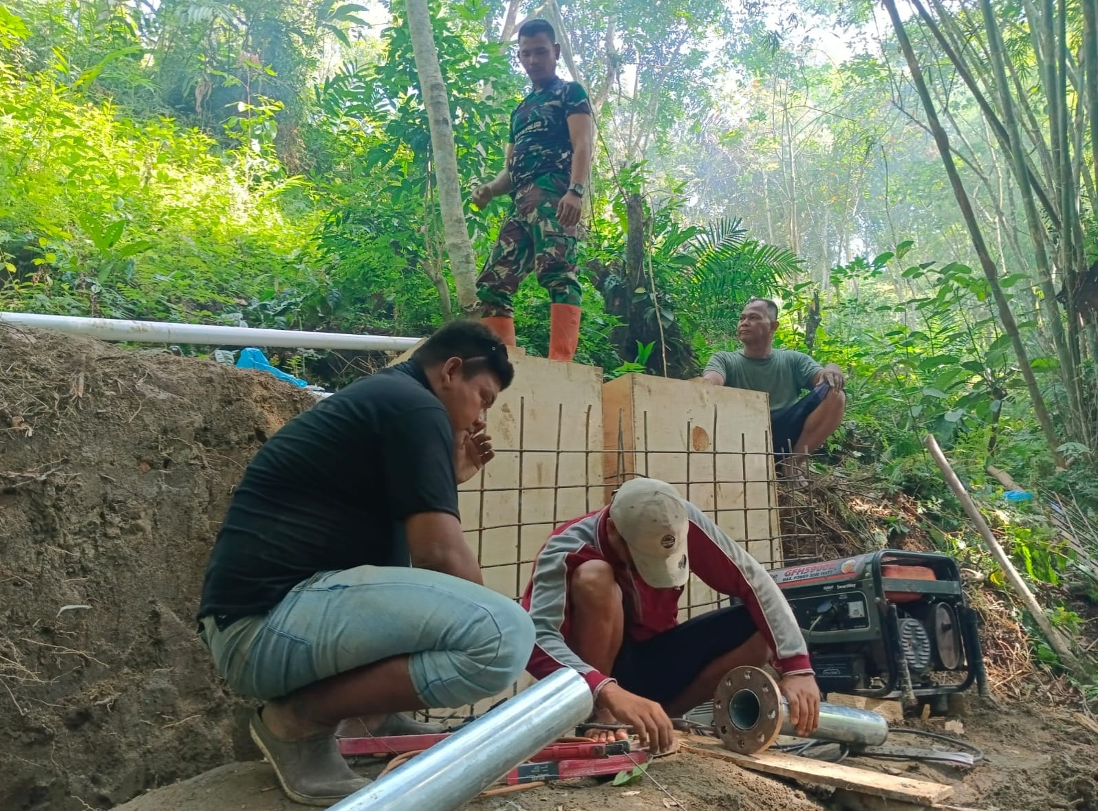 Satgas TMMD 121 Kodim 0204/DS Mulai Bangun Bak Penampung Air Pompa Hidram