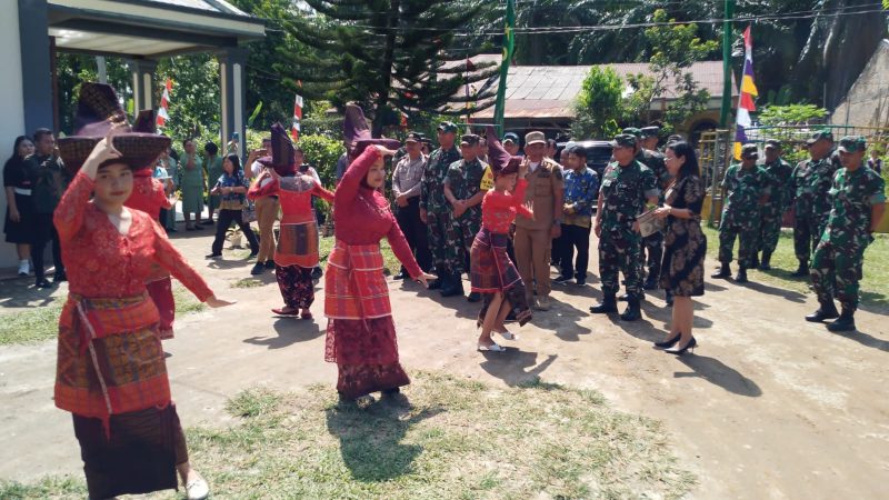 Tari Piso Surit Sambut Tim Wasev di Lokasi TMMD 121 Kodim 0204/DS