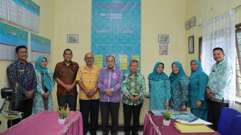 Desa Teluk Dalam di Kunjungi Tim Evaluasi Lomba Tertib Administrasi PKK Tingkat Provsu