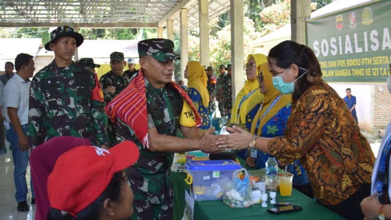 Ketua Tim Wasev TMMD 121 Kodim 0204/DS Tinjau Sosialisasi Pencegahan Stunting dan Posbindu PTM