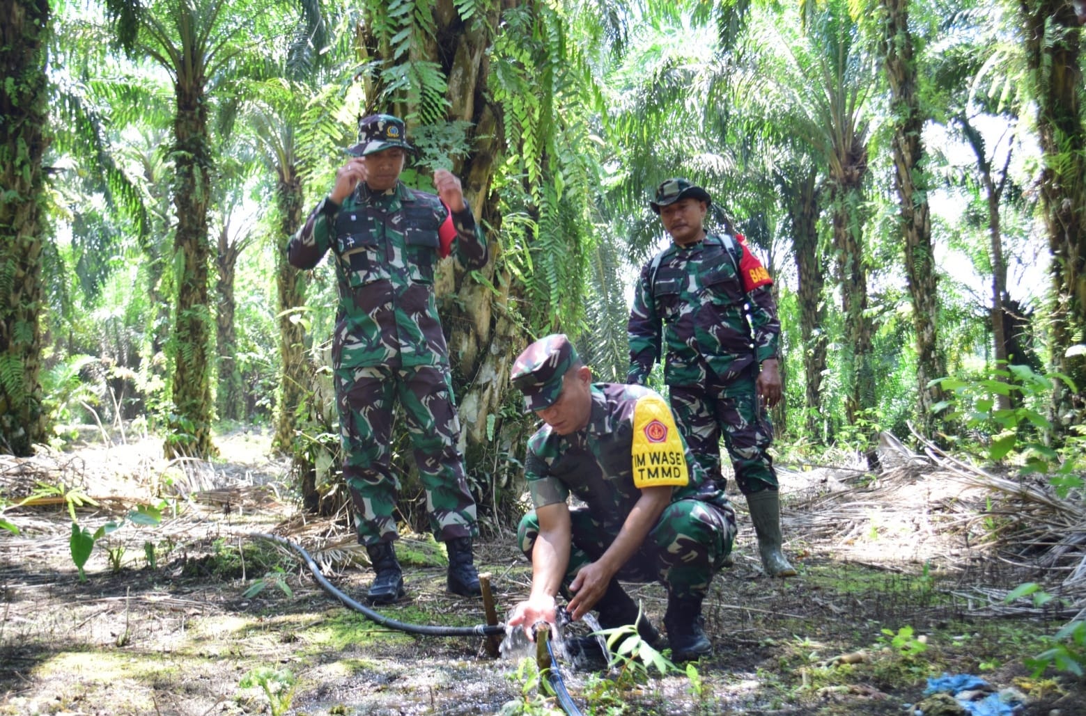 Perdana, Ketua Tim Wasev TMMD 121 Kodim 0204/DS Rasakan Air Pompa Hidram
