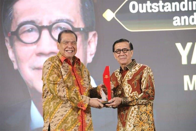 Menkumham Yasonna H. Laoly Raih Penghargaan Bergengsi CNN Indonesia Awards 2024: Dedikasi Luar Biasa untuk Penegakan Hukum dan Anti Korupsi