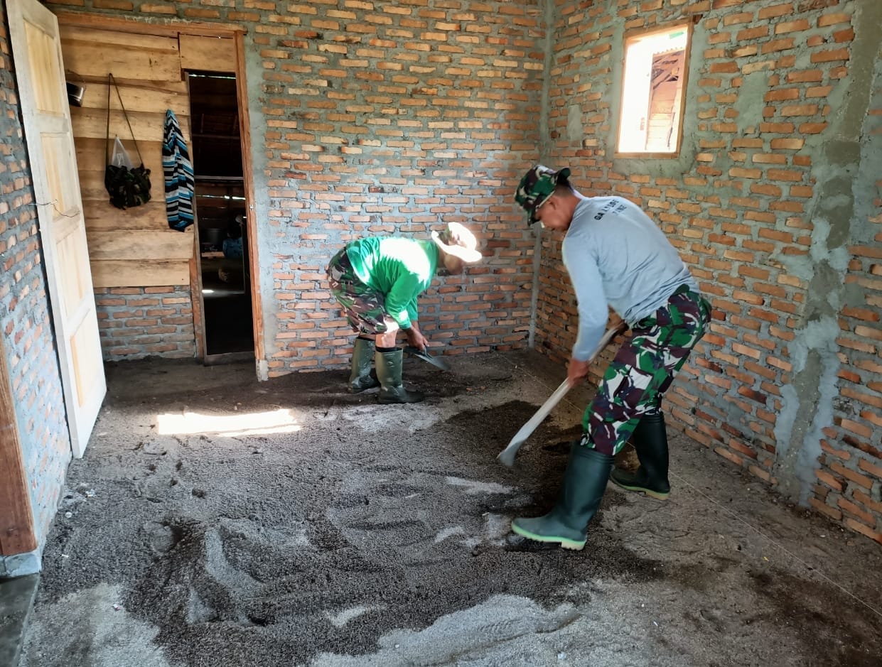 Lantai RTLH Diganti Satgas TMMD 121 Kodim 0204/DS dengan Semen Cor