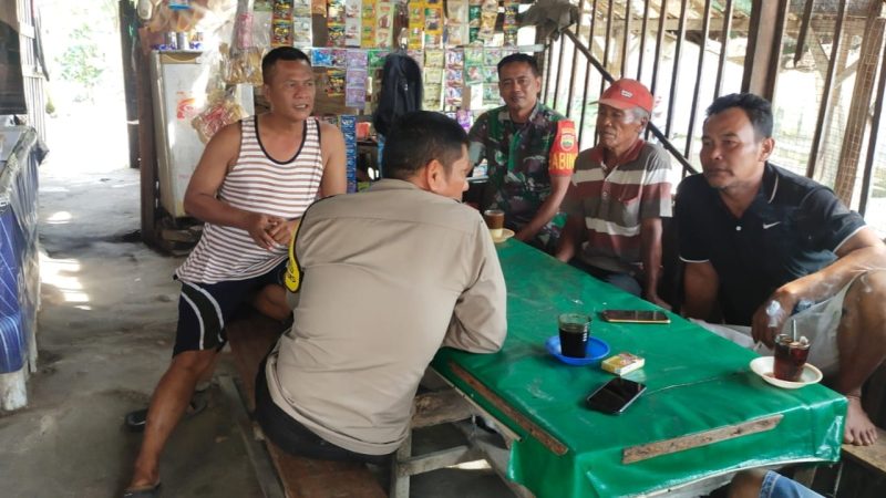 Komsos di Lokasi TMMD, Babinsa Kodim 0204/DS Ajak Warga Jauhi Narkoba