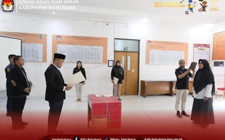 Ketua KPU Batu Bara Lantik PAW Anggota PPS Desa Pelanggaran Laut Tador