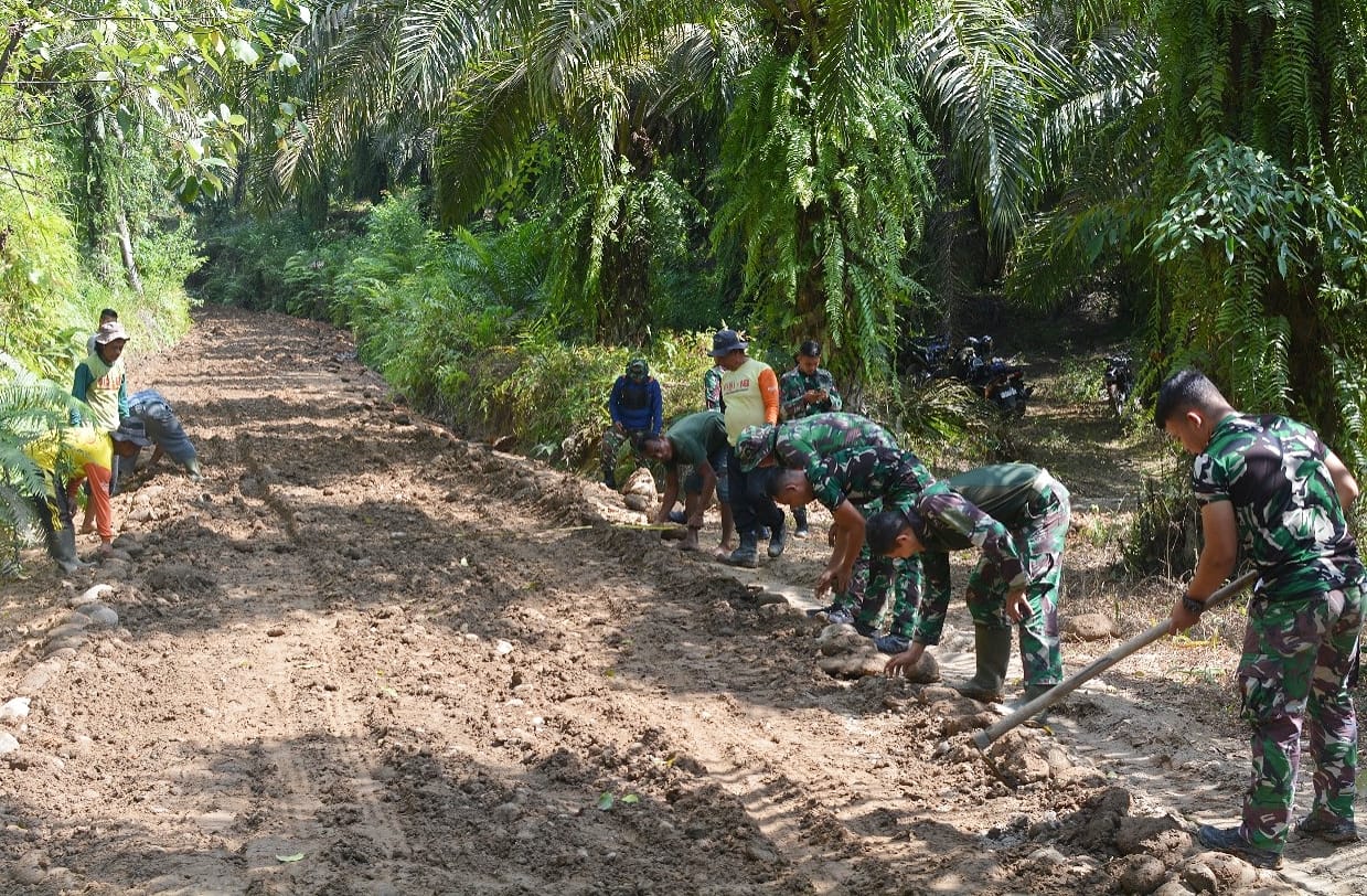 Tinggal Sepekan, Satgas TMMD 121 Kodim 0204/DS Terus Pacu Pembangunan Jalan Usaha Tani
