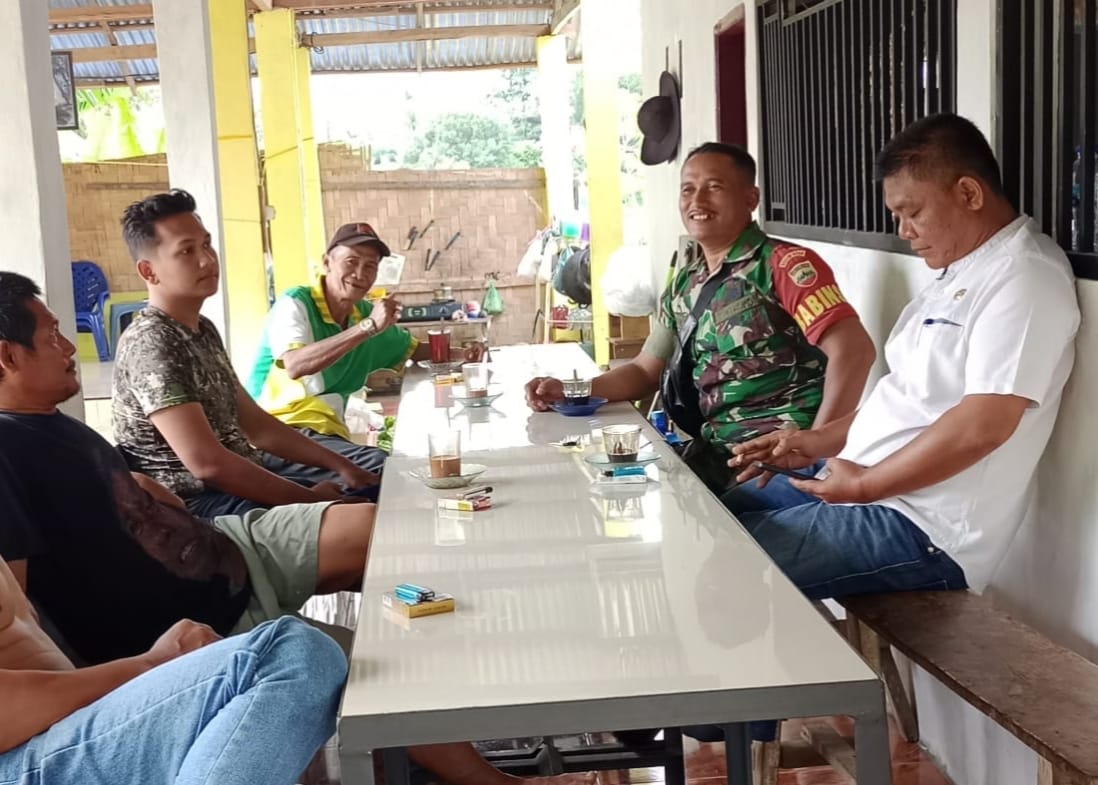 Sinergi Babinsa-Apdes Buka Cakrawala Berpikir Warga di Lokasi TMMD 121 Kodim 0204/DS