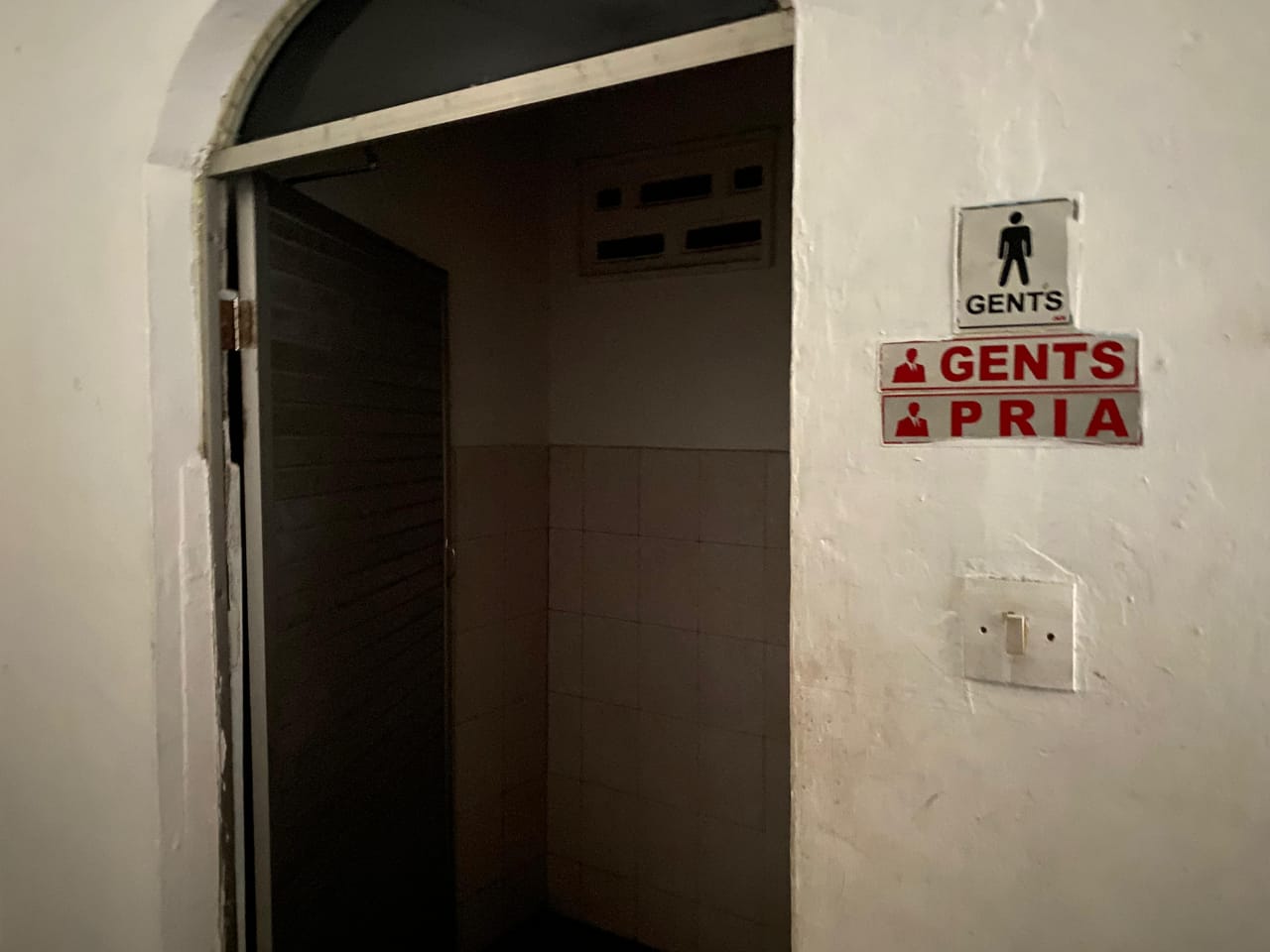 Parah, Toilet Satlantas Polrestabes Medan Gelap Gulita