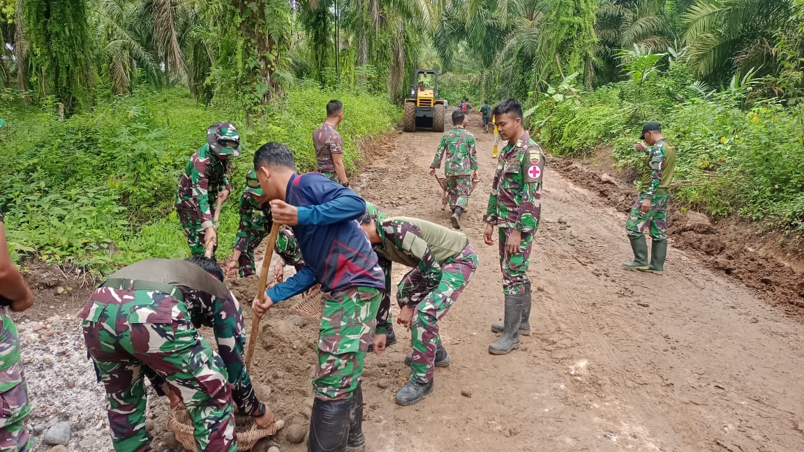 Jaga Kesehatan Personil, Satgaskes Kodim 0204/DS Ikut Berjibaku di Lokasi TMMD